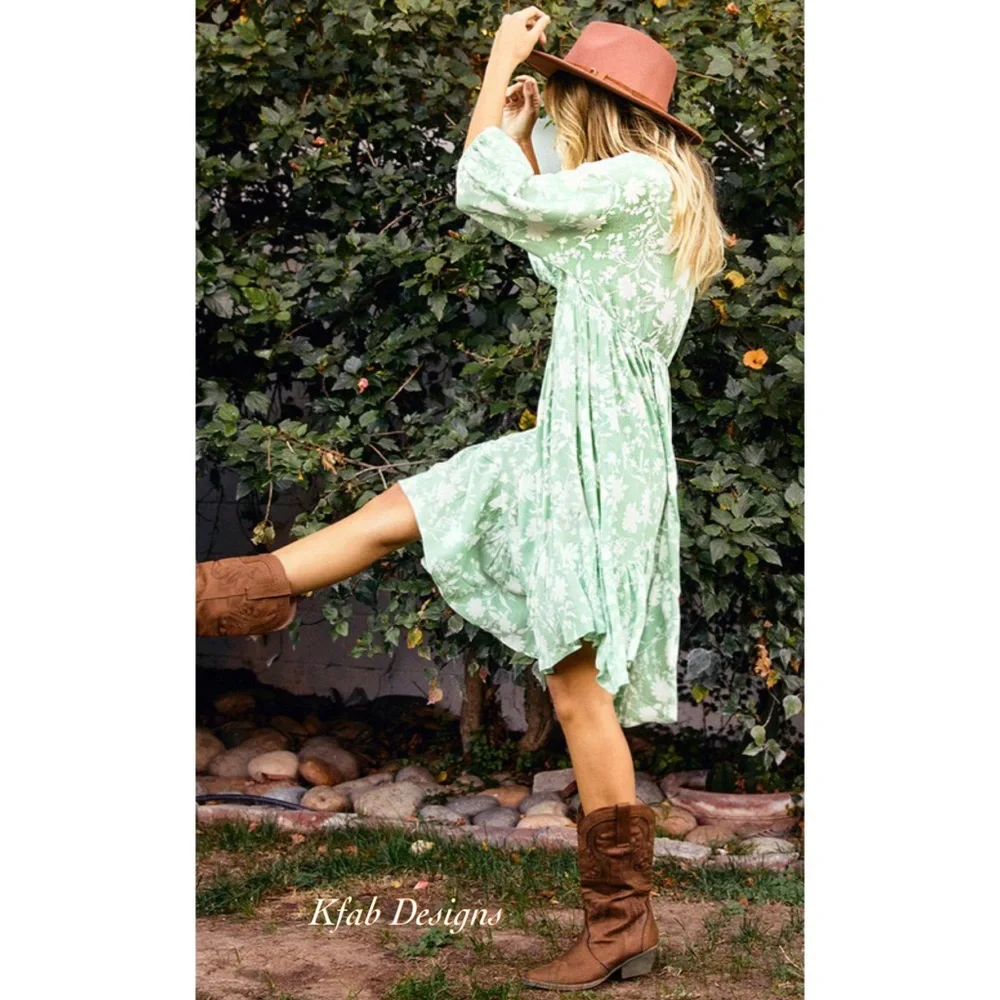 ❤️LAST 2 V Neck Floral Asymmetrical Hem 3/4 Sleeve Shirred Pleating Detail Dress - Picture 5 of 8